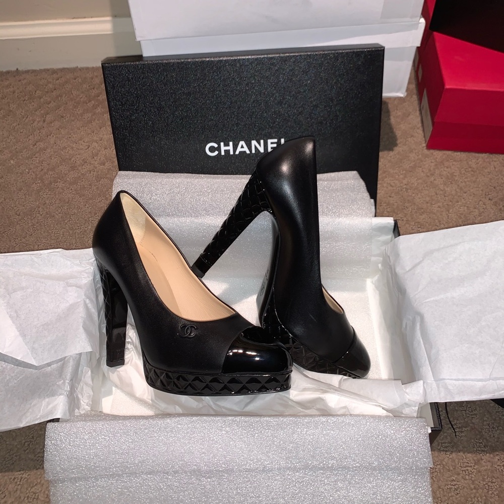 Chanel Pumps